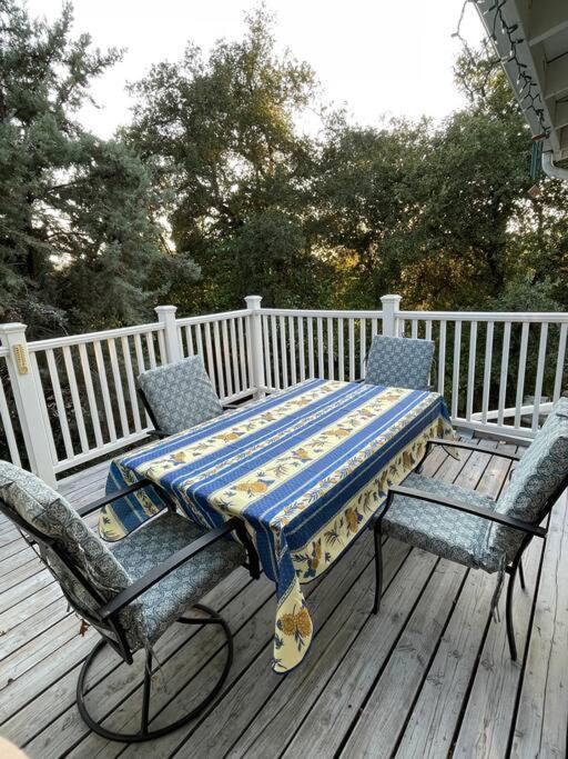 Blue Bird Cottage - Pet Friendly จูเลียน ภายนอก รูปภาพ