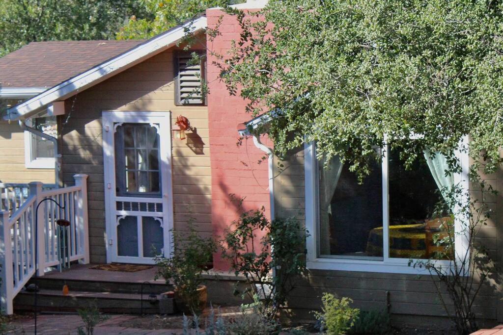 Blue Bird Cottage - Pet Friendly จูเลียน ภายนอก รูปภาพ